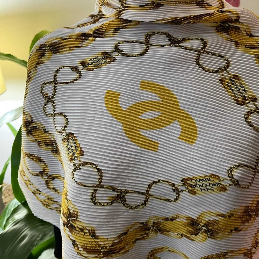 Chanel 31 Rue Cambon Silk Scarf. - Picture 2 of 16